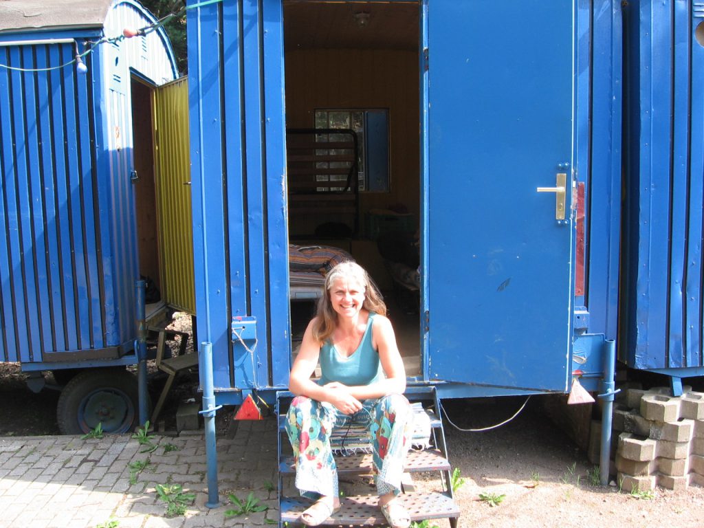 Steffi am Circuswagen