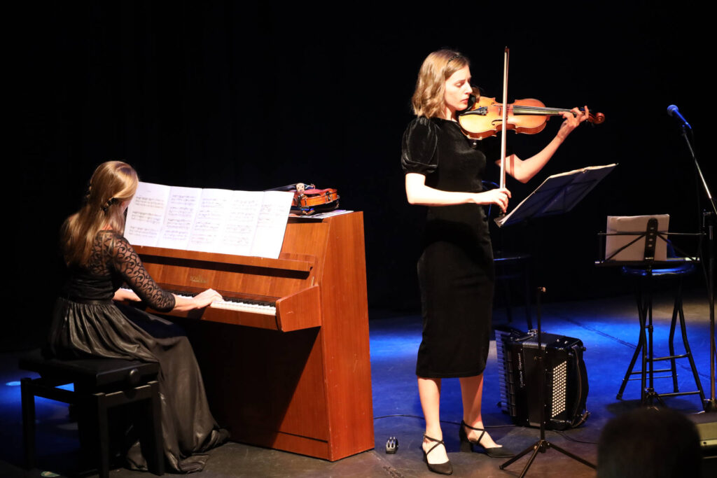 Kol Colé mit ukrainischen Gasmusikerinnen im Bochumer Kulturrat