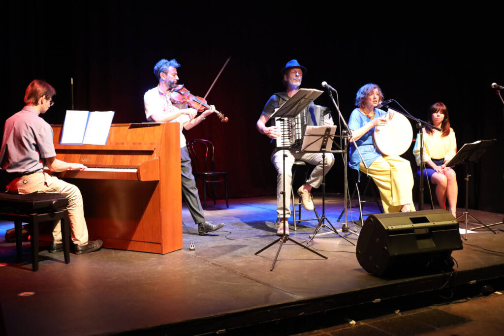 Kol Colé mit ukrainischen Gasmusikerinnen im Bochumer Kulturrat