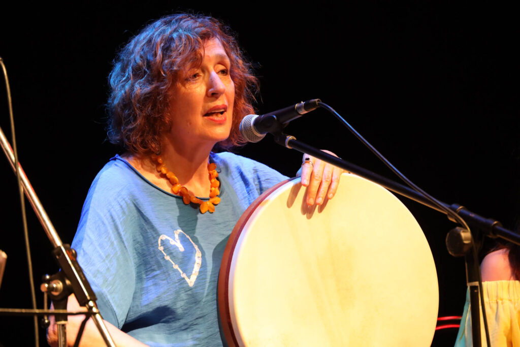 Kol Colé mit ukrainischen Gasmusikerinnen im Bochumer Kulturrat