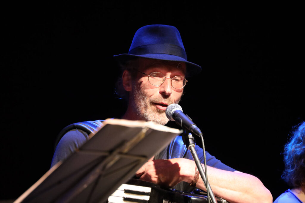 Kol Colé mit ukrainischen Gasmusikerinnen im Bochumer Kulturrat