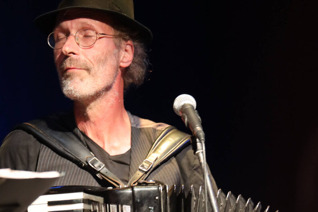 Kol Colé mit ukrainischen Gasmusikerinnen im Bochumer Kulturrat