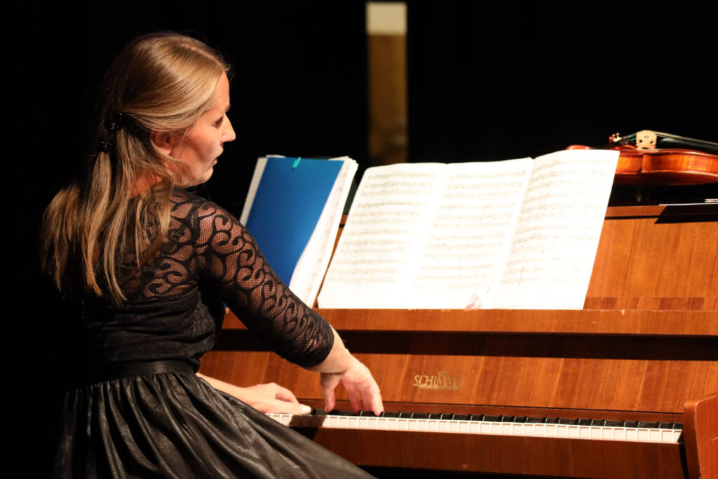 Kol Colé mit ukrainischen Gasmusikerinnen im Bochumer Kulturrat