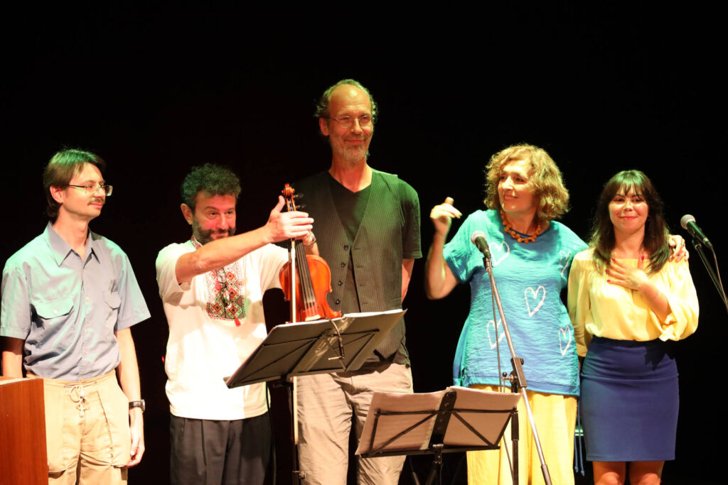 Kol Colé mit ukrainischen Gasmusikerinnen im Bochumer Kulturrat