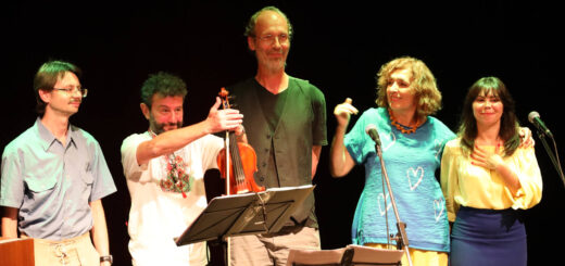 Kol Colé mit ukrainischen Gasmusikerinnen im Bochumer Kulturrat